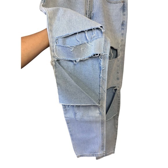Adika Davis Straight Leg Distressed Jeans Size Medium Light Wash - Picture 4 of 13